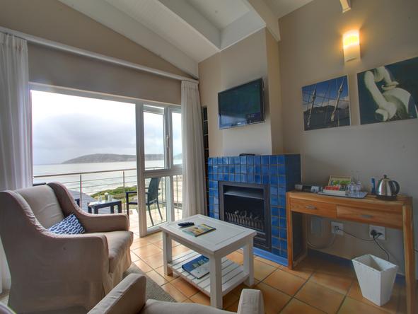 Periwinkle Guest Lodge - Private Lounge